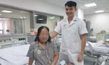 Bà N.C được các bác sỹ Bệnh viện TƯ quân đội 108 cứu sống sau khi sốc phản vệ nguy kịch vì bị ong đốt. Ảnh: BV cung cấp