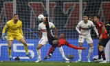 Leao lập siêu phẩm xe đạp chổng ngược, Milan ngược dòng hạ PSG