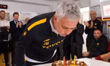 Mourinho có hành động đáng ngưỡng mộ trong buổi sinh nhật tuổi 60