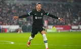 Lập cú đúp phút bù giờ, Nunez giúp Liverpool vượt ải Brentford
