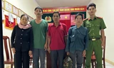 Gia đình ông Nhất tại trụ sở Công an xã Ia Tơi