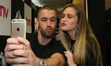 Shayne Ward nhí nhảnh 'tự sướng' bên fan nữ