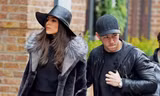 Nick Jonas 'tông xuyệt tông' cùng bạn gái hoa hậu xuống phố