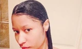Nicki Minaj gây sốc với ảnh ngực trần trong phòng tắm
