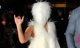 Lady Gaga gây sốc với trang phục 'người tuyết' kín mít