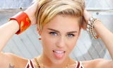 Xe lưu diễn của Miley Cyrus bất ngờ bị cháy tan tành