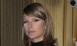 Taylor Swift để mặt 'loang lổ' phấn son đi ăn tối
