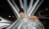 Lady Gaga lại gây sốc với thời trang kỳ dị xuống phố