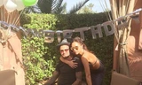 Beckham hạnh phúc bên vợ trong ngày sinh nhật