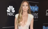 Jennifer Lopez kiếm gần 40 tỷ đồng trong một giờ
