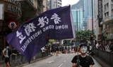 Một người biểu tình chống chính phủ ở Hong Kong ngày 24/5. ảnh: REUTERS 