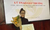  Tác giả Nguyễn Thị Mai Phương, giải Nhì với kịch bản “Thiên Mạc hùng ca”. Ảnh: Kỳ Sơn 