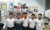 Thành viên nhóm KSV - Team trong phòng lab Ảnh: Nghiêm Huê 