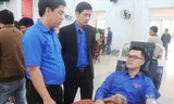 Lãnh đạo Tỉnh Đoàn TT-Huế động viên ĐVTN tham gia hiến máu tình nguyện 