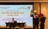 Hội thảo quy tụ đông đảo nhà nghiên cứu trong và ngoài nước. Trong ảnh, GS.TS. Roland Jacques (ĐH Saint Paul, Canada) tham dự hội thảo với tham luận “Nghiên cứu tiếng Việt từ 1651 đến 1775” Ảnh: Thanh Trần