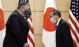Ông Pompeo (trái) gặp thủ tướng Suga tại Tokyo ngày 6/10 ảnh: AP