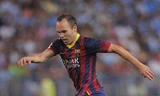 Barca 'xuống nước' để níu chân Iniesta trọn đời