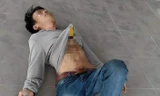 Nam thanh niên nghi ngáo đá cầm dao đâm vào ngực