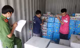 Bắt quả tang ô tô tải vận chuyển 28 tấn chất thải nguy hại