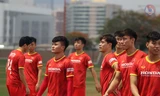 Tuyển Việt Nam tập nhẹ sau trận gặp Indonesia ảnh Hữu Phạm (từ UAE)