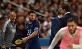 Messi tỏ thái độ với HLV Pochettino. 