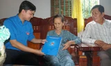 Áo xanh sinh viên tình nguyện giúp dân vùng khó