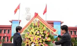 Thanh niên Việt - Trung dâng hoa tưởng niệm Chủ tịch Hồ Chí Minh, mở đầu chương trình ‘Gặp gỡ hữu nghị’ lần thứ 24