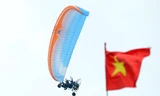 Khai mạc Dù lượn 'bay trên đỉnh núi Putaleng'