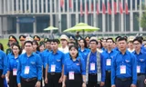 Đại biểu thanh niên tiên tiến báo công và viếng Lăng Chủ tịch Hồ Chí Minh