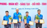 Trao tặng Huy hiệu 'Tuổi trẻ dũng cảm' cho bốn thanh niên đập tường cứu người trong vụ cháy ở Trung Kính, Hà Nội