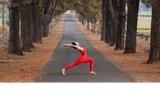 Giáo viên 9X trình diễn yoga giữa núi rừng Gia Lai