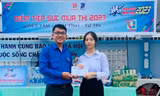 Nữ sinh mất cả mẹ lẫn em trong dịch COVID-19 nhận học bổng 'Tiếp sức mùa thi'