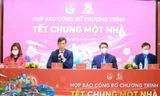 Ban Tổ chức chương trình 'Tết chung một nhà' tại Lễ phát động.