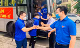 Anh Trần Quang Hưng, Phó Bí thư Thành Đoàn, Chủ tịch Hội Sinh viên TP. Hà Nội động viên các chiến sĩ lên đường.