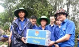 Thanh niên tình nguyện 'vượt nắng thắng mưa' hoàn thành nhiệm vụ được giao