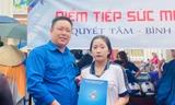 Trao học bổng ‘Tiếp sức mùa thi’ cho sĩ tử