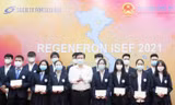Thứ trưởng Nguyễn Hữu Độ động viên các em học sinh Việt Nam tham dự Hội thi KHKT quốc tế 2021 trong Lễ khai mạc được tổ chức ngày 3/5 tại Hà Nội.
