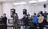 Nhóm bị cáo tại tòa.