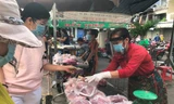 Lạ lẫm với phiên chợ 'combo' ngày dịch ở TPHCM