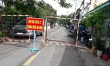 Một khu vực bị phong tỏa tạm thời do liên quan COVID-19 chiều ngày 7/6 (ảnh: HCDC)