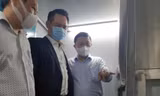Xe lưu động có đầy đủ thiết bị như lấy mẫu, xét nghiệm nhanh COVID-19