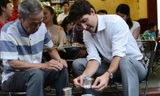 Thủ tướng Canada ngồi vỉa hè, uống cà phê phin Sài Gòn
