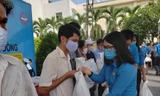 Tỉnh đoàn Đồng Nai tặng quà cho công nhân khó khăn do dịch COVID-19