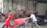 Rửa xe "hốt bạc" ngày tết