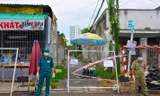Thị trấn Nhà Bè, H.Nhà Bè phong tỏa nơi ở của 2 ca dương tính là hội viên Hội thánh truyền giáo Phục Hưng Gò Vấp chiều ngày 27/5 (Ảnh: HCDC)