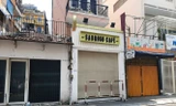 Quán cà phê nơi BN 1883 uống trên đường Bùi Viện Q.1 đã bị phong tỏa (ảnh: Văn Minh)