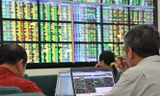 Nhà đầu tư lo lắng khi chứng khoán lao dốc mạnh trong ngày 25/12