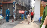 Phong tỏa khu dân cư ở Q.12 (ảnh: Ngô Bình)
