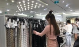 Khách hàng đến mua sắm trong ngày Độc thân