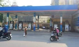 Cây xăng đóng cửa là hiện tượng ngày càng thấy thường xuyên hơn ở Hà Nội những ngày vừa qua/